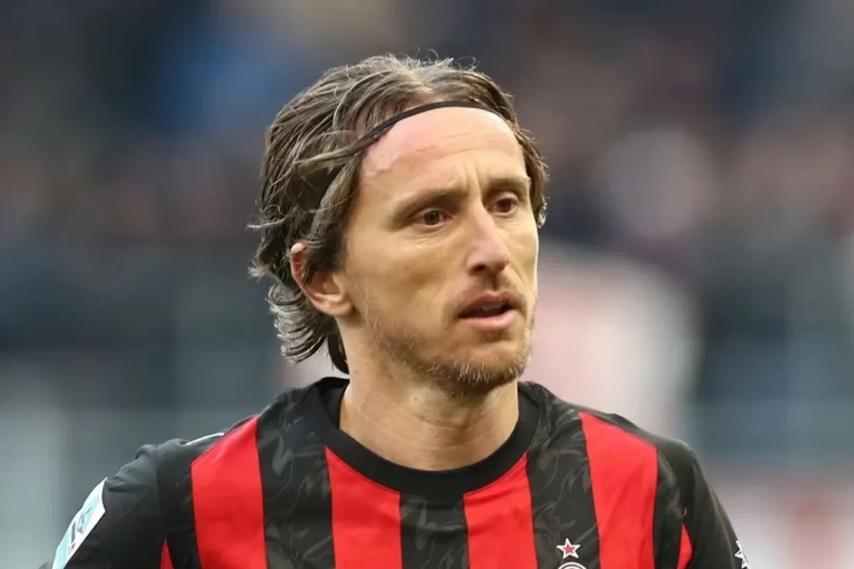 Luka Modriç "Milan"la yeni müqaviləyə razılıq verib