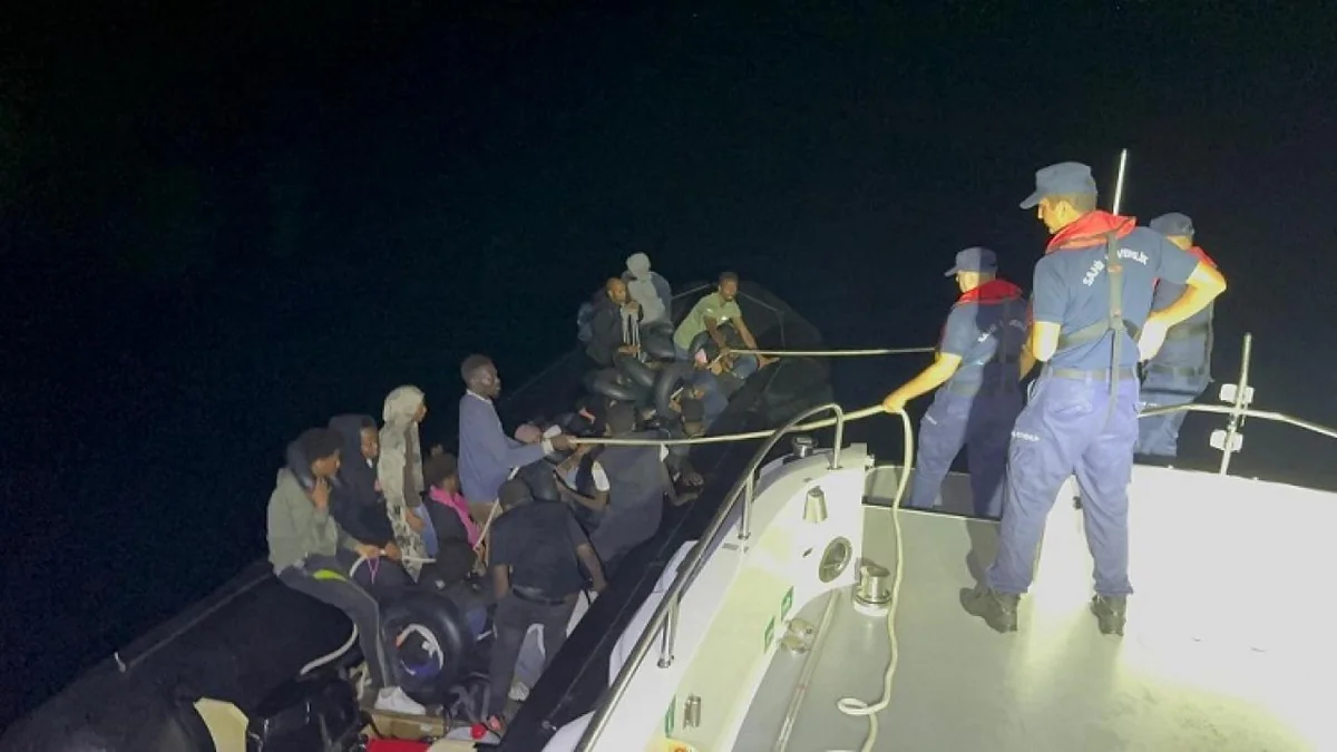 32 illegal migrants were detained in Izmir