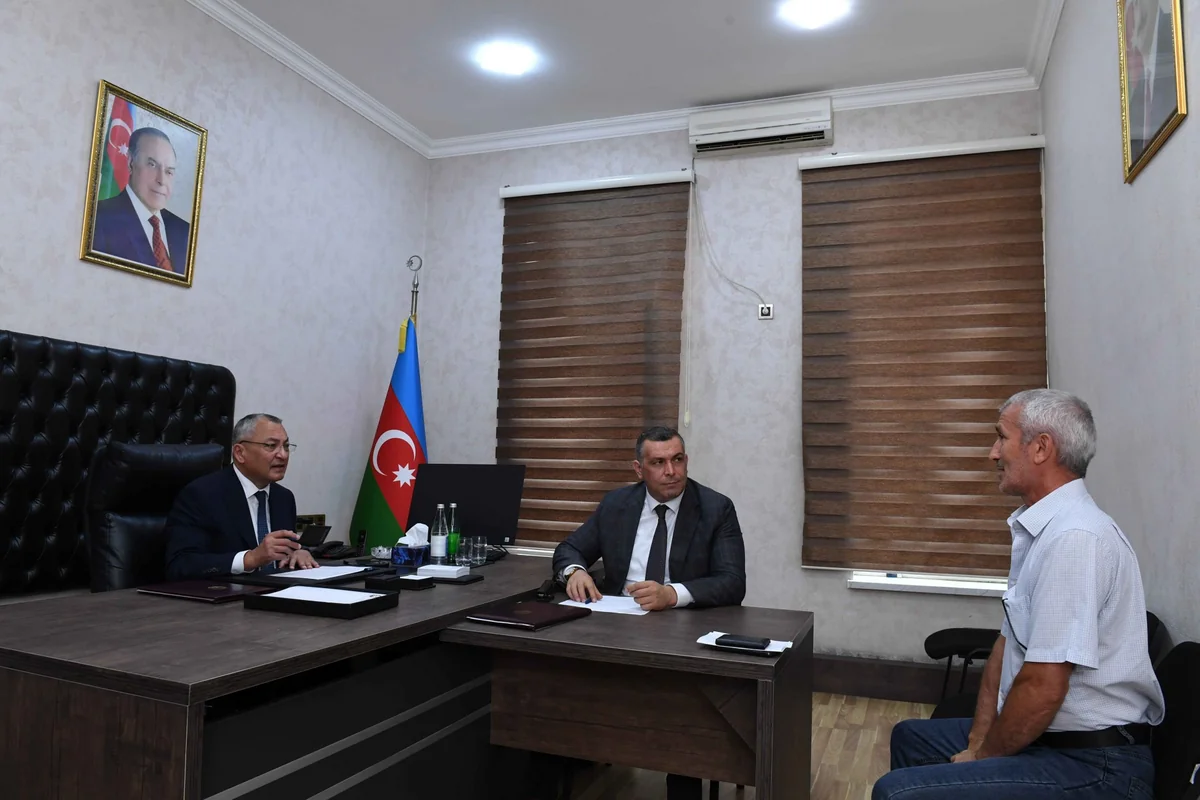Rövşən Rzayev vətəndaş qəbulu keçirib