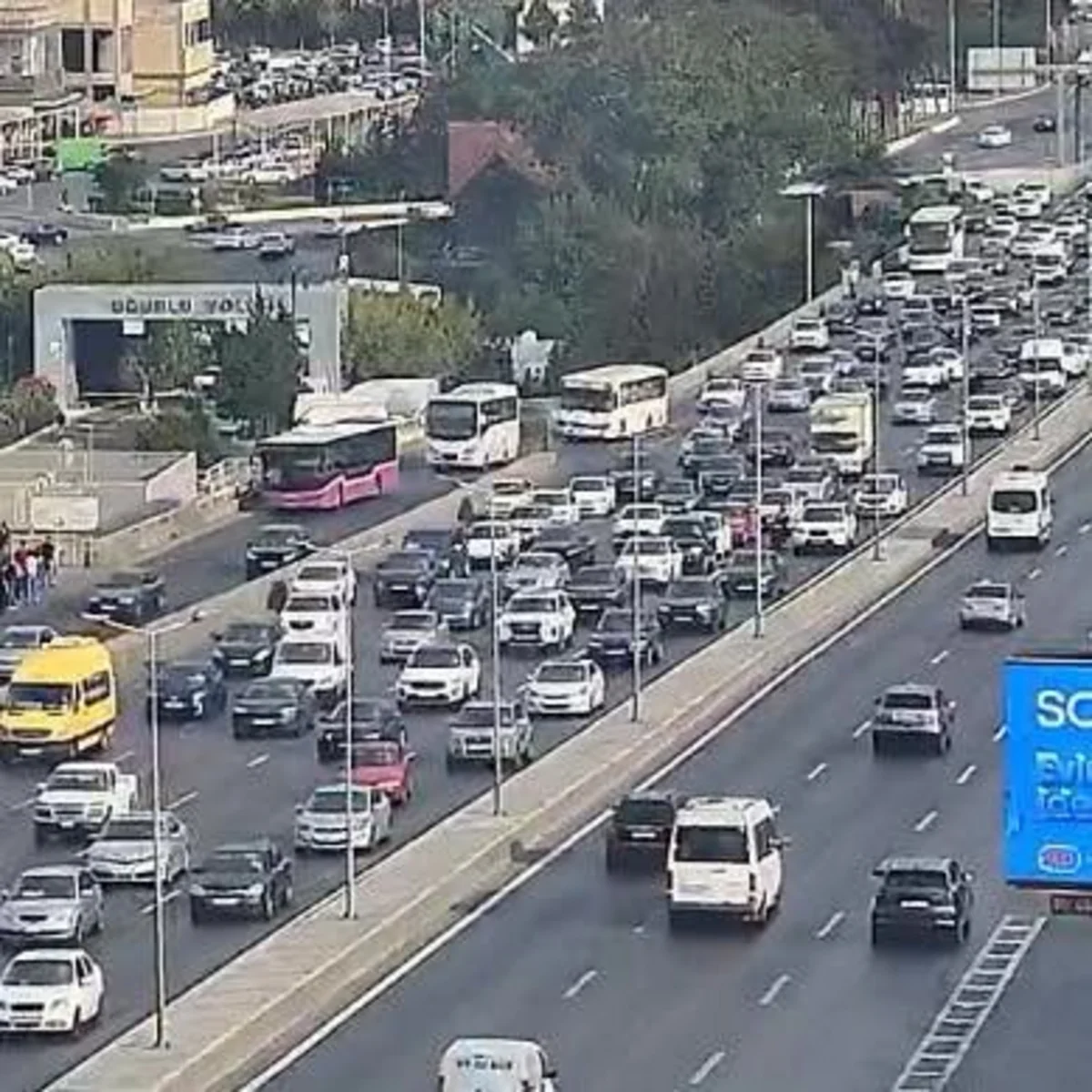 Bakının bir sıra yollarında tıxac yaranıb
