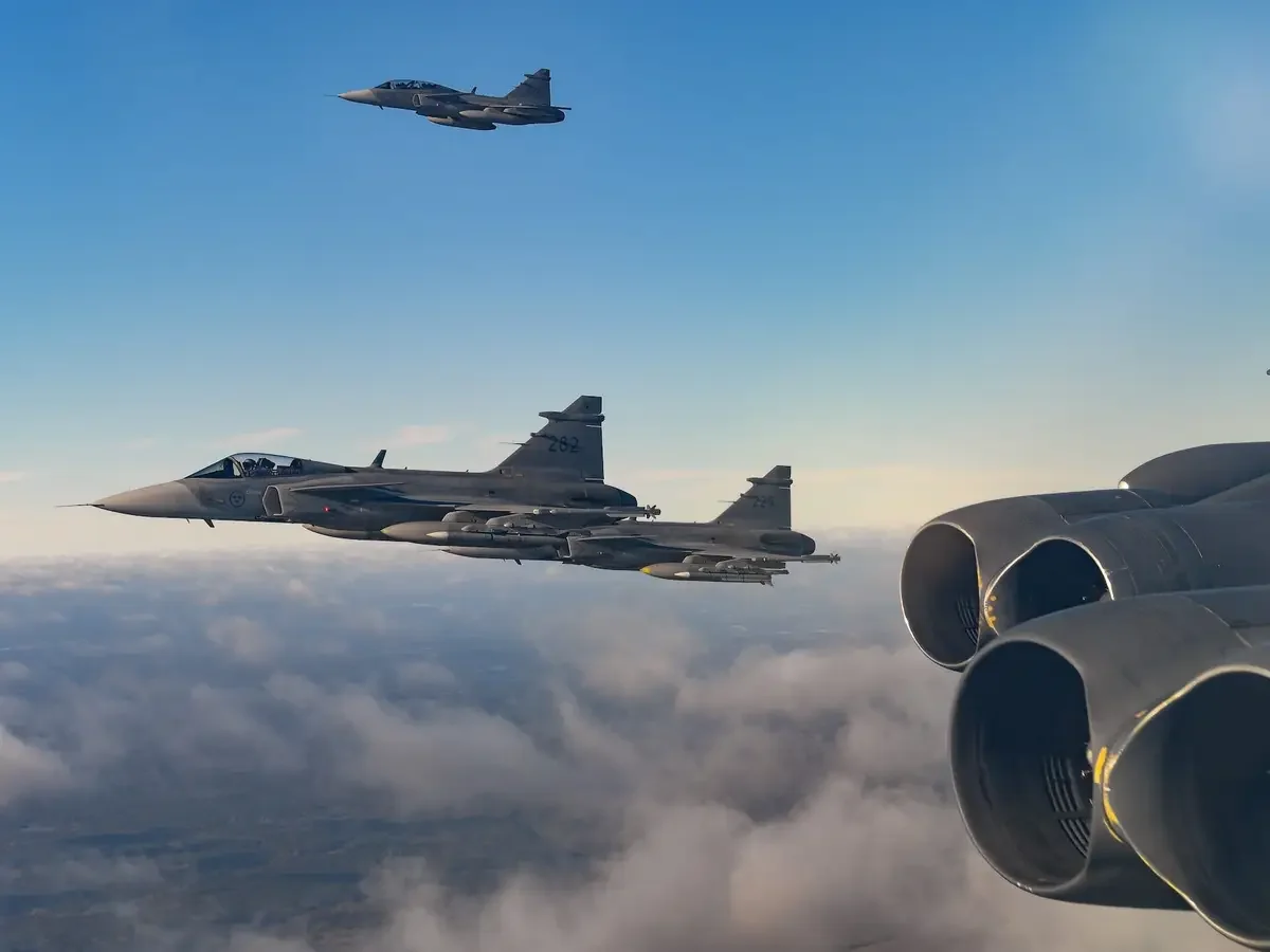 İsveç Finlandiyanın hava məkanını qorumaq üçün "Gripen" qırıcıları və hərbi gəmilər göndərəcək