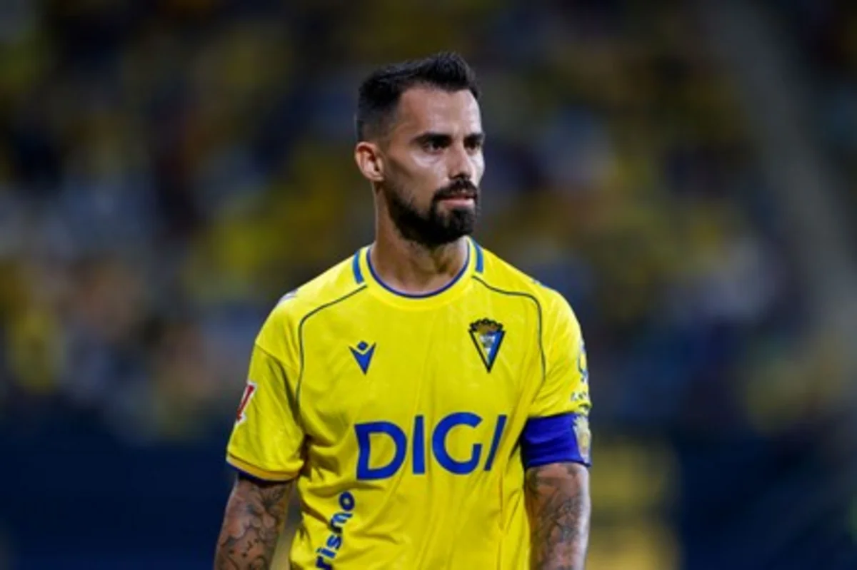 İspaniya millisinin sabiq futbolçusu Susa 32 yaşında karyerasını başa vurub