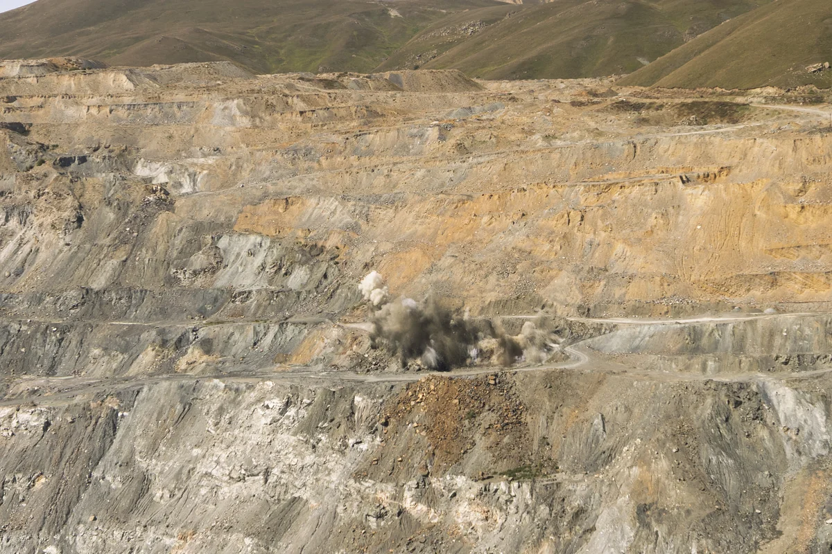 "AzerGold" Söyüdlü qızıl yatağında ilk qazma-partlayış əməliyyatını həyata keçirib