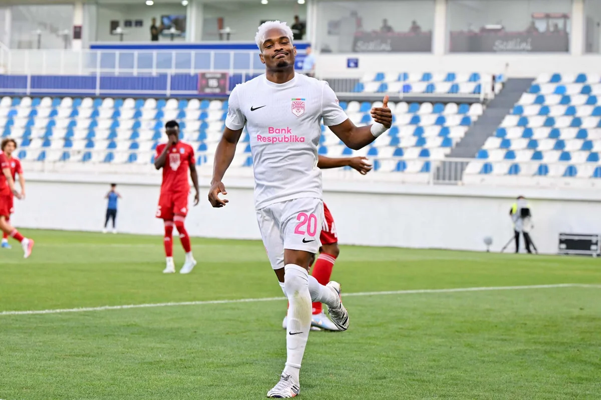 "Sabah"ın futbolçusu Coy-Lens Mikels Georgi Adamiyanın göstəricisini təkrarladı.