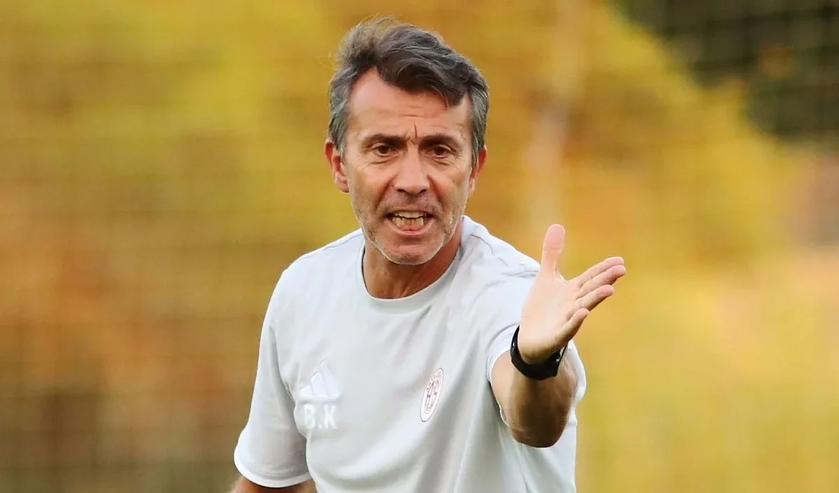 Azərbaycanda işləmiş Bülent Korkmaz "Antalyaspor"la yollarını ayırıb