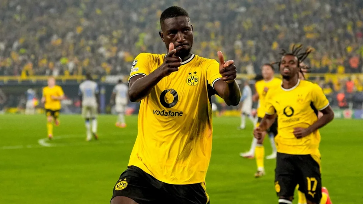 "Borussiya"nın futbolçusu Seru Qirassi Robert Levandovskini geridə qoyub