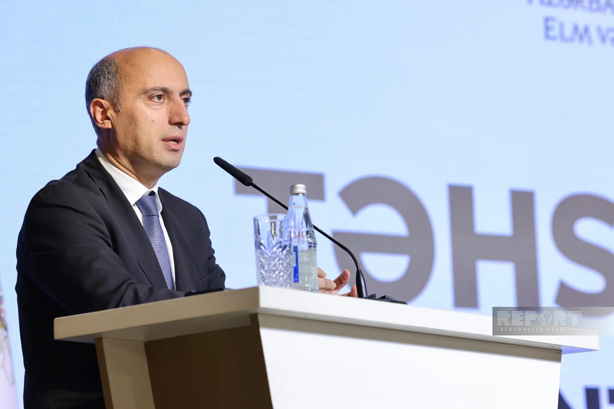 Emin Əmrullayev: Son 10 ildə müəllimlərin verdiyi təhsilin keyfiyyətini artıra bilmişik