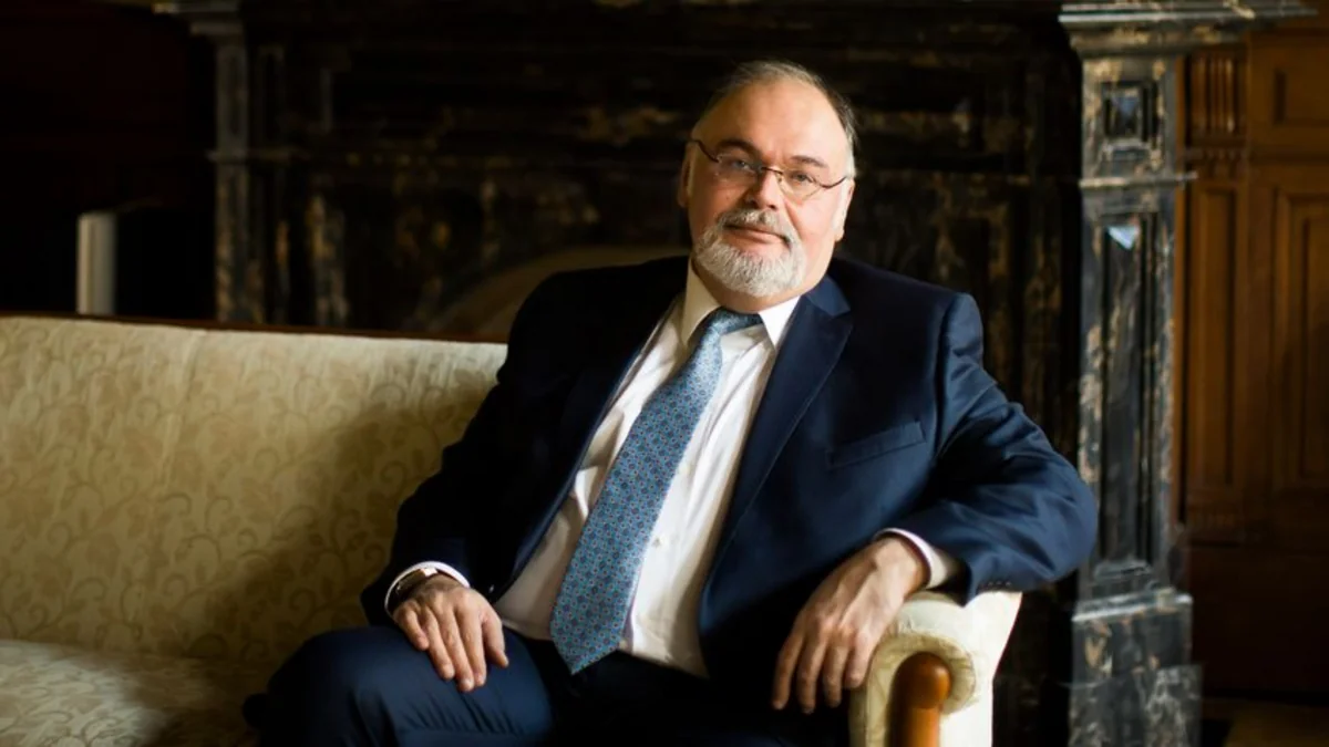 Tahir Tağızadə etimadnaməsini Aleksandar Vuçiçə təqdim edib