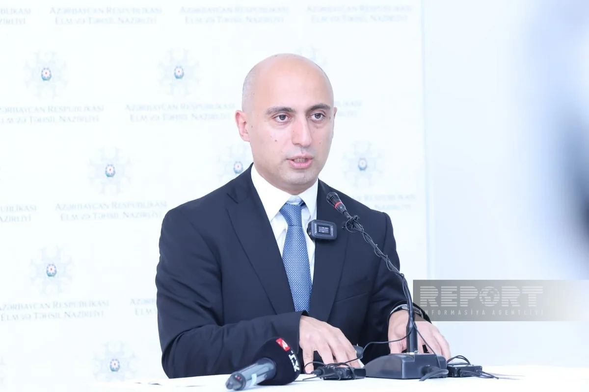 Emin Əmrullayev: Yaxın günlərdə müəllimlərin geyimi ilə bağlı yeni qaydalar açıqlanacaq