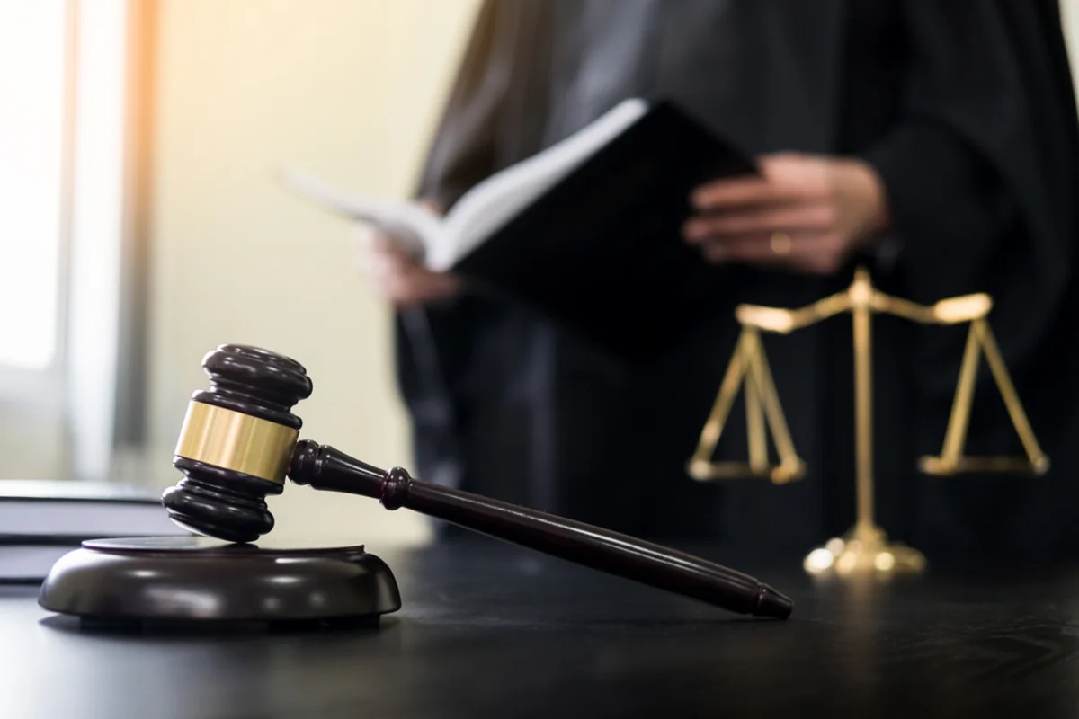 Hakimlərin təkbaşına qərarvermə halları dəqiqləşdirilir