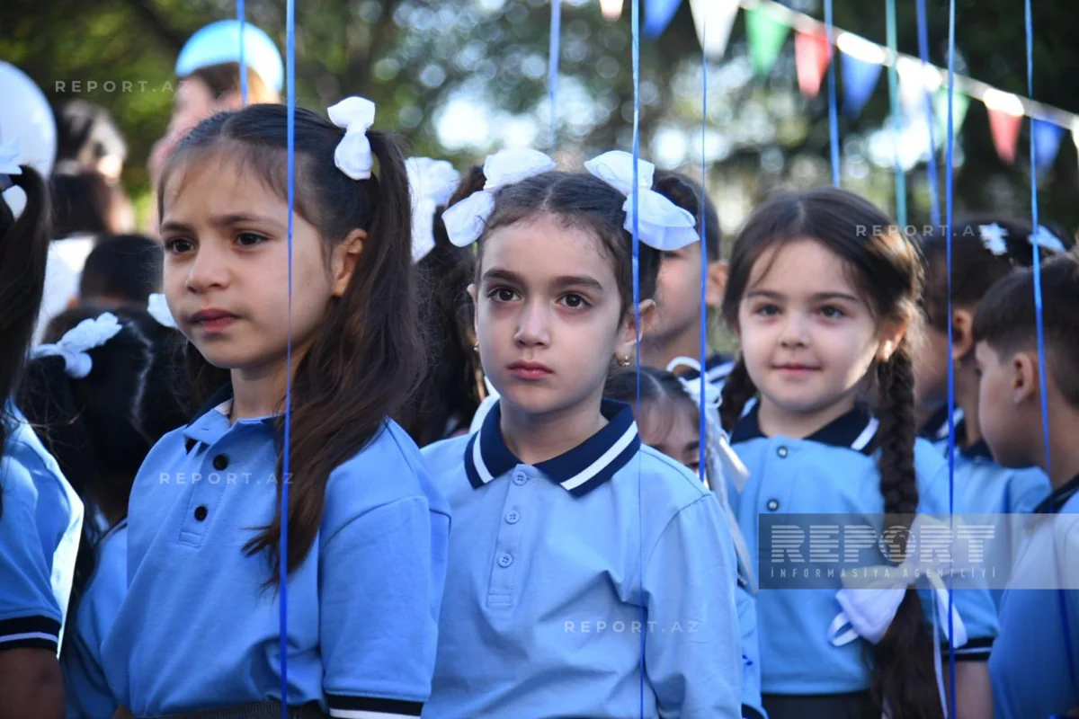 Məktəblərdə ilk dərs günü həyəcanı - FOTOREPORTAJ