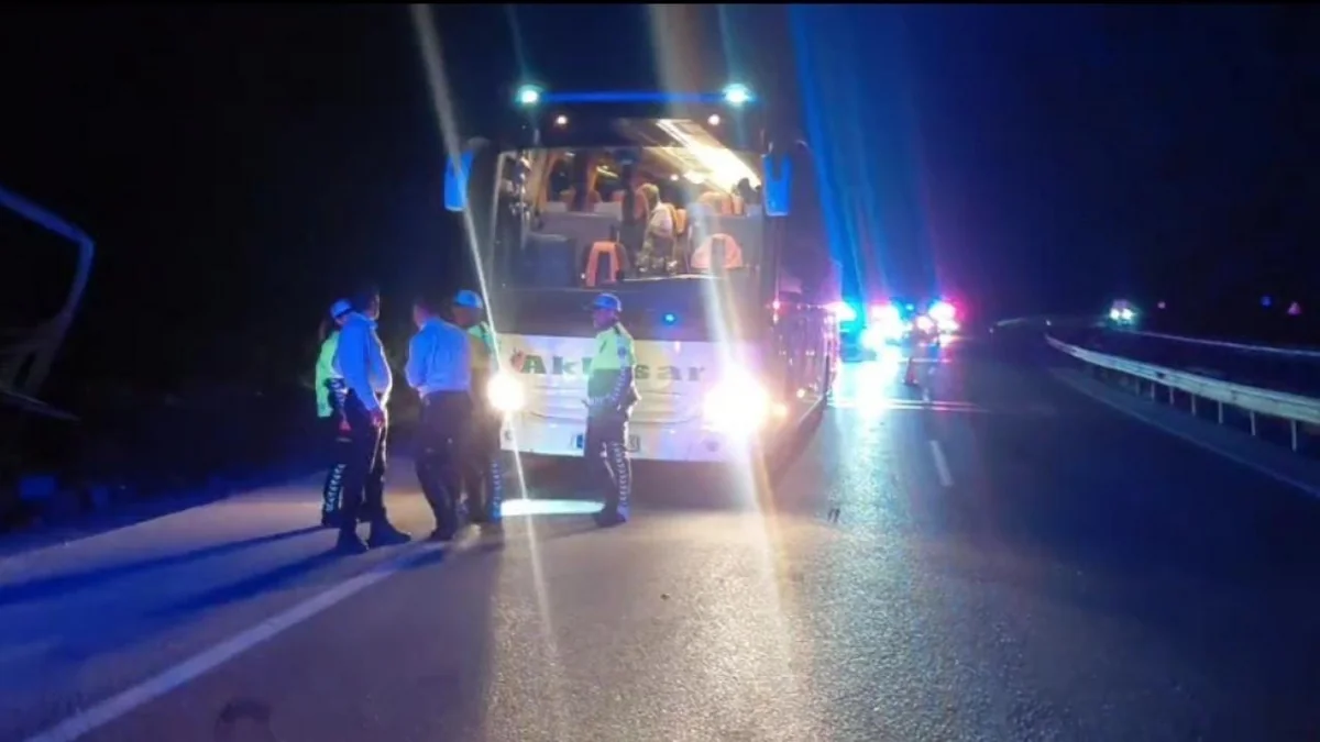 Türkiyədə sərnişin avtobusu qəzaya uğrayıb, 18 nəfər xəsarət alıb