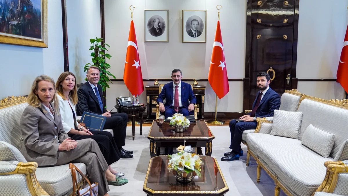 Cevdet Yılmazla Azərbaycanın Türkiyədəki səfiri Ermənistanla normallaşmanı müzakirə edib