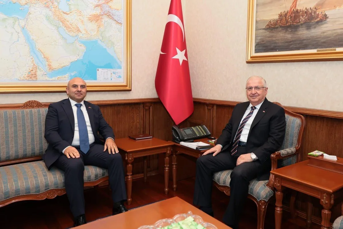 Azərbaycanın səfiri Türkiyənin milli müdafiə naziri ilə görüşüb