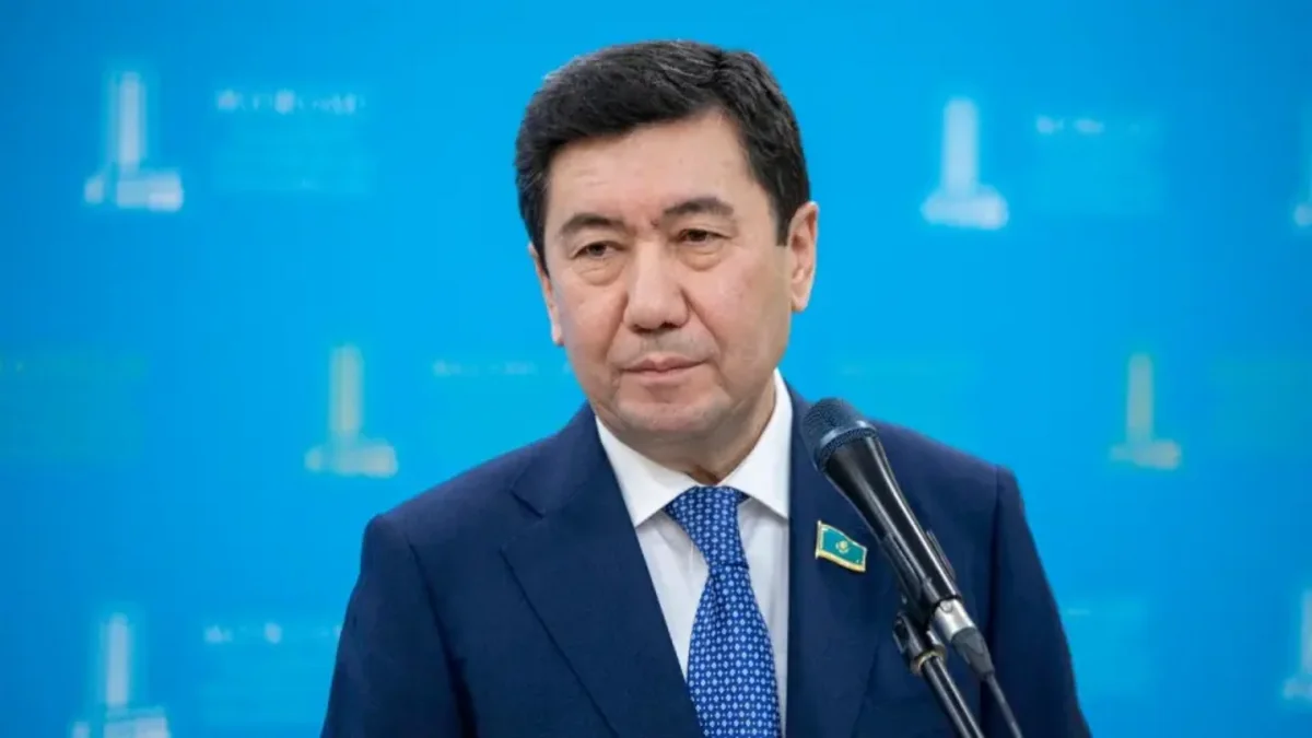 Tokayev Yerlan Koşanovu Qazaxıstan Xalq Şurasının sədri vəzifəsinə namizəd irəli sürüb