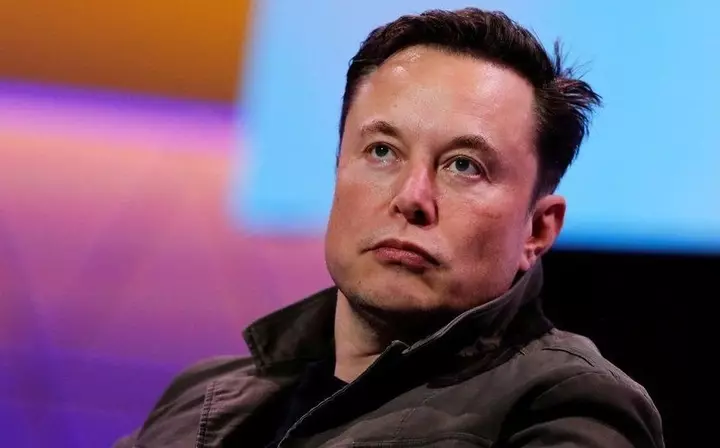 Elon Musk’s fortune falls below $1 trillion as SpaceX shares decline