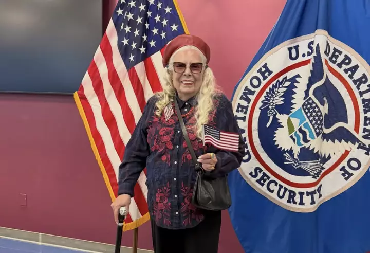 Joni Mitchell Sworn In as a U.S. Citizen, Capping ‘a Journey That Began 62 Years Ago’