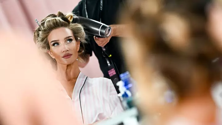 Rosie Huntington-Whiteley Returns to Victoria’s SecretRosie Huntington-Whiteley On Returning To Victoria’s Secret 16 Years Later