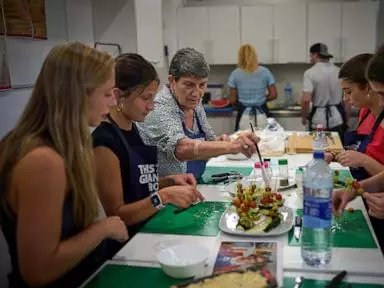 Barcelona 'grandmas' dish out cooking wisdom. And find nourishment themselves