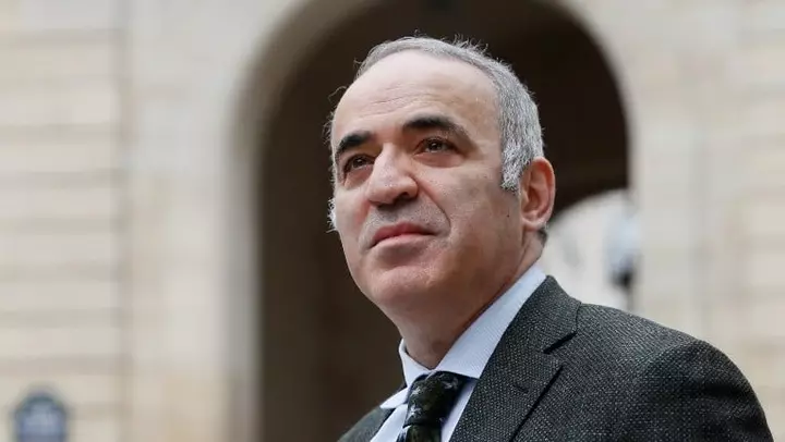 Kasparov Putin-in sülhmüzakirələrini rədd edir və Trampı Kremlin maraqlarına xidmət etməkdə ittiham edir