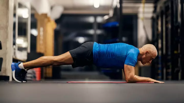 Your Plank Might Be Missing Your Abs—Try This Simple Pelvic-Tilt Cue
