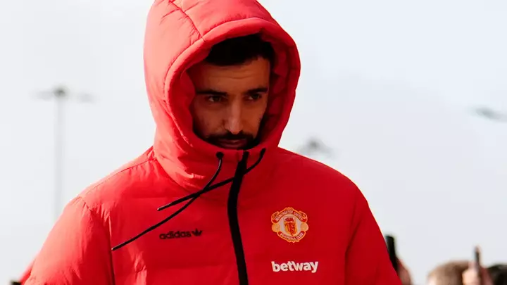 Fernandes benched! Man Utd vs Bournemouth team news LIVE!