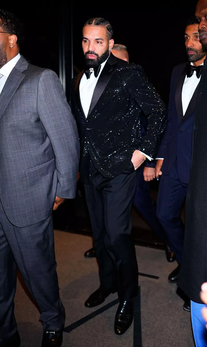 Drake 40 Yaşı İle Böyük Rolex, Pulsuz Birkin və Backstreet Boys Qeyd Edir