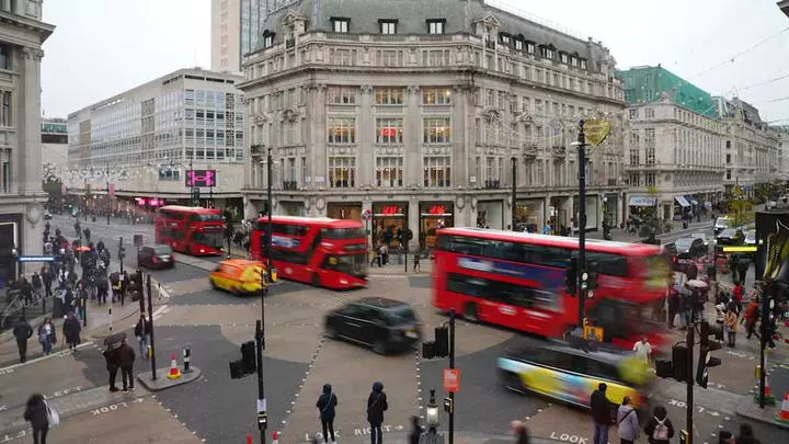 Londonun ən məşhur alış-veriş küçəsi, uğurlarını bərpa etmək üçün avtomobillərə qadağa qoyur