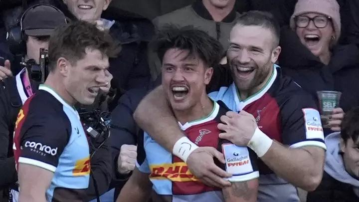 Smith ulduz kimi çıxış edir, Quins Saracens-i məğlub edərək mövsümün ilk liqa qələbəsini qazanır