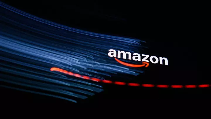 Amazon $30 dəyərində 3 tork ayarı və daxili LED işığı olan simsiz vint açarı dəsti satır