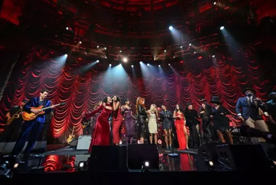 Jorja Smith, Corinne Bailey Rae, FLO və daha çoxu Amy Winehouse‑u Mark Ronson ilə Back To Black 20 İbadiyyətində ifa edir