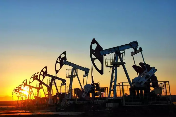 Azerbaijan’s Azeri Light crude falls by more than 3%