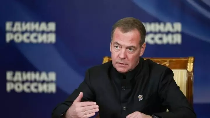 Medvedev: Braziliya seçki suverenliyini müdafiə etməkdə çətinlik çəkdi