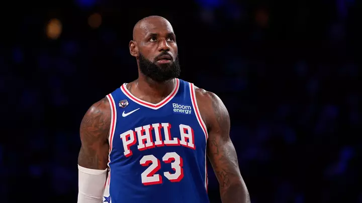 Trump Lebronu ABŞ-ı təhqir etməkdə ittiham edir, Sixers böyük geri dönüşü tamamlayır