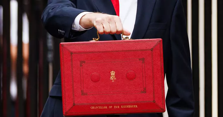 UK vows defense spending boost by 2030 but dodges hard questions