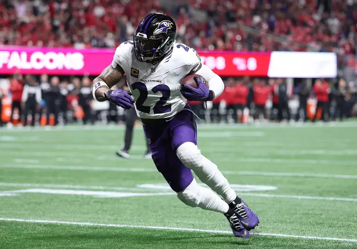 Derrick Henry 'Yetişməmiş Uşaq' AFC RB-ni Qırılma Mövsümündə Mentorluq Edir