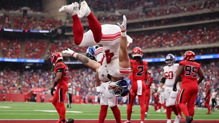 Cam Skattebo qurtarma oyunu: Giants RB oturacaqdan çıxıb möhtəşəm performans göstərir