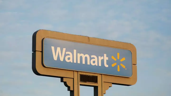 Walmart Sells an $18 Tool Belt Designed With Quick-Access Magnetic Pads That Hold Loose Screws and Washers