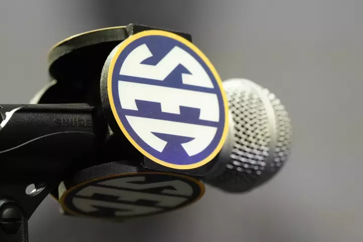 Country Music Superstar Luke Bryan's QB Son Commits to SEC Powerhouse