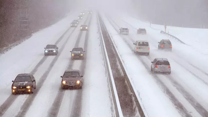 First Big Winter Storm Forecast for 7 US States as Up to 20 Inches of Snow, 55 MPH Winds Hit
