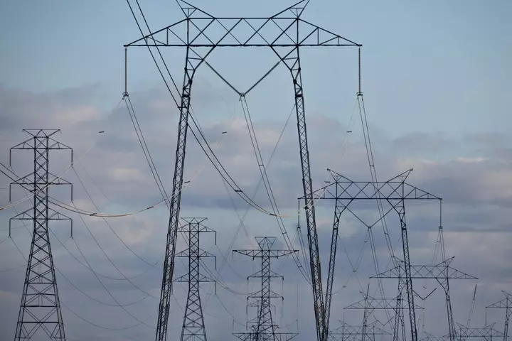 Ən böyük elektrik şəbəkəsi operatoru deyir ki, data mərkəzləri 'səhvə az yer qoyur'