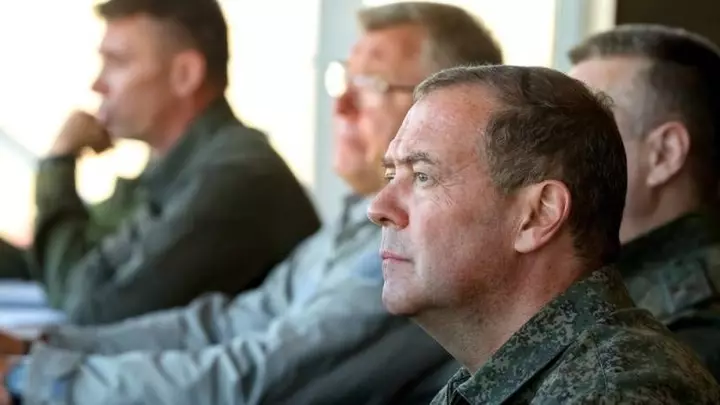 Medvedev, Rusiyanın Merz‑nin narahatlıqlarını alaya alır