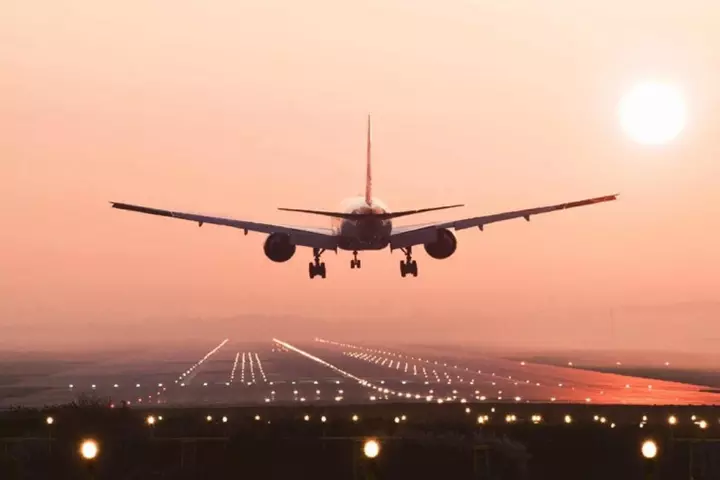 Moskvaya kütləvi dron hücumu olub, Türkiyədən uçan 10 təyyarə istiqamətini dəyişib