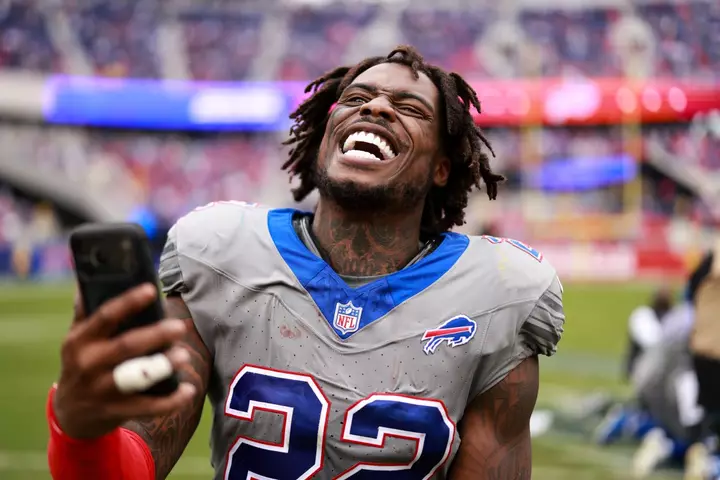 Bills’ CJ Gardner-Johnson Ejected After Spitting on Raiders Player 