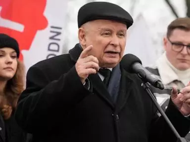 Polish opposition leader floats EU exit talks to force reforms