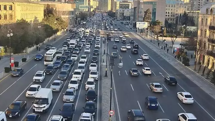 Həftəyə tıxacla başlamaq istəmirsinizsə, bu küçələrdən keçməyin