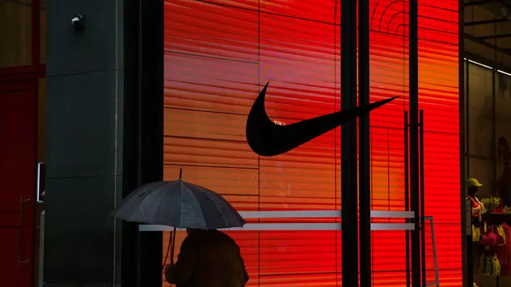 In 1971, Phil Knight paid a college student $35 to design Nike’s logo; 12 years later he gave her a gold Swoosh ring and 500 shares of stock