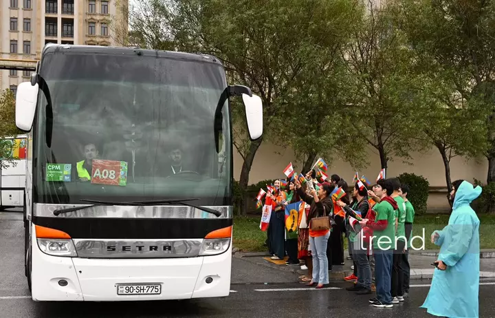 Bakı, Kanakiy–Yeni Kaledoniya və Fransız Polineziyası gənc futbolçularının dəstəklənməsi üçün mitinq keçirir (ŞƏKİL)