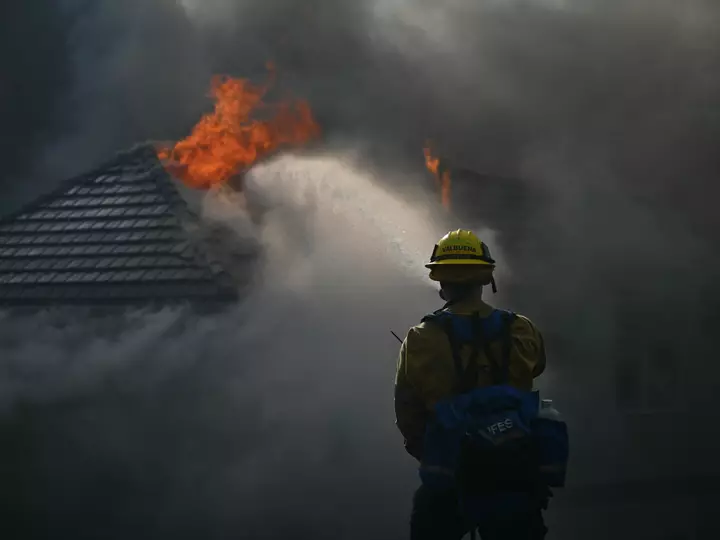Southern California wildfire engulfs homes, prompts evacuation orders