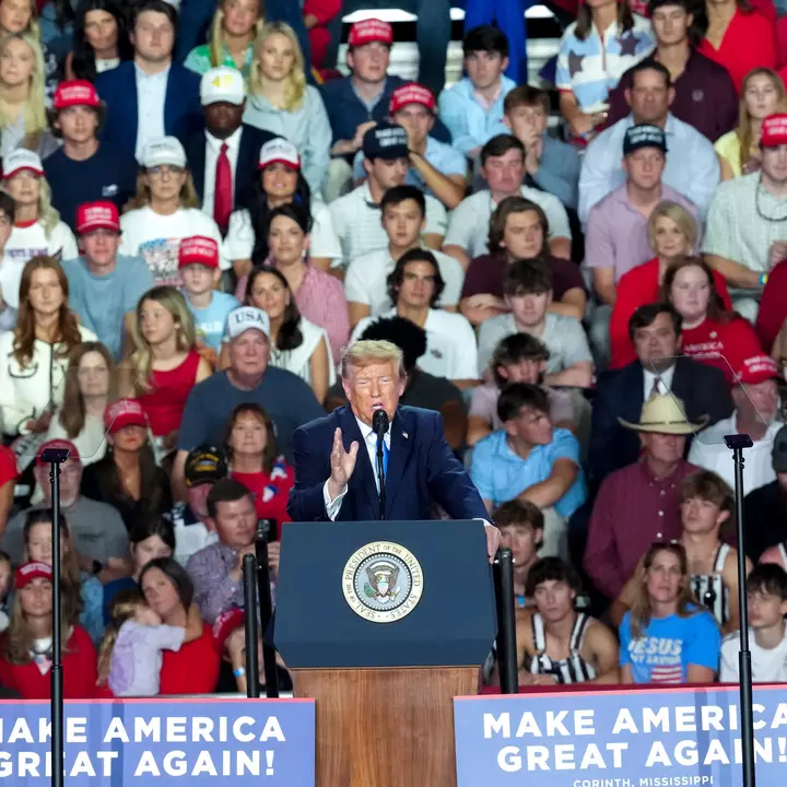 Obama’s ‘Cheesecake Factory’ Jab Rankles Trump on Mississippi Campaign Stop